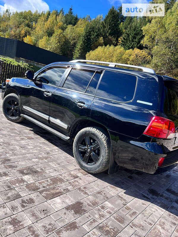 2014 toyota land-cruiser