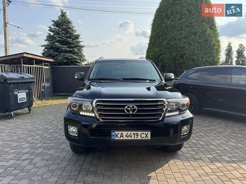 2014 toyota land cruiser 200