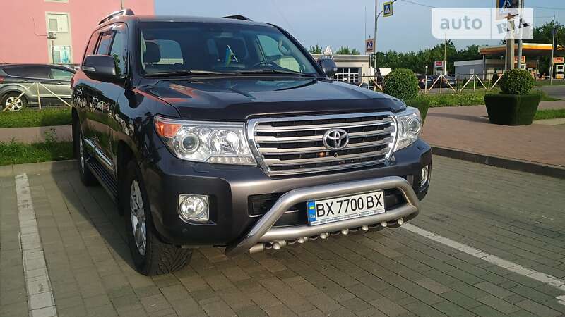 2014 toyota land cruiser 200