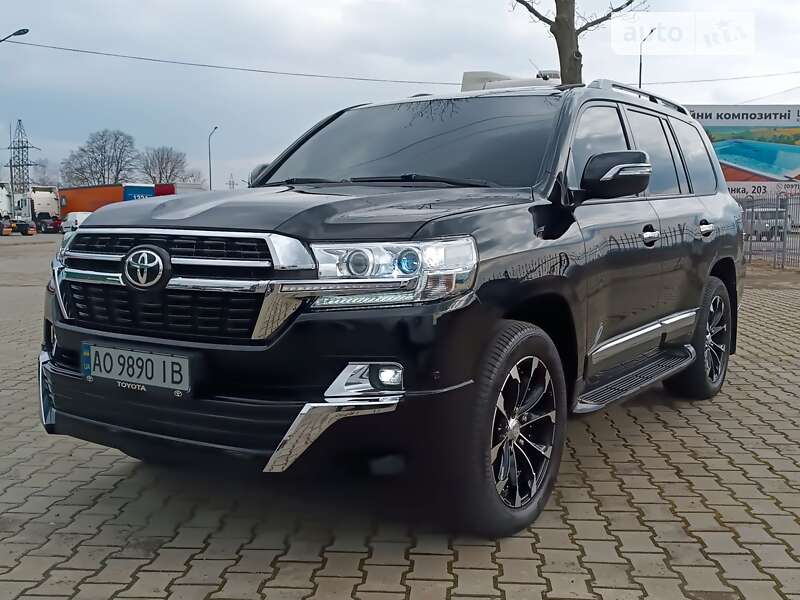 2011 toyota land cruiser 200