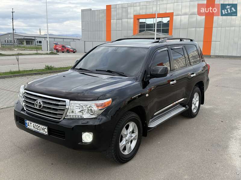 2012 toyota land cruiser 200