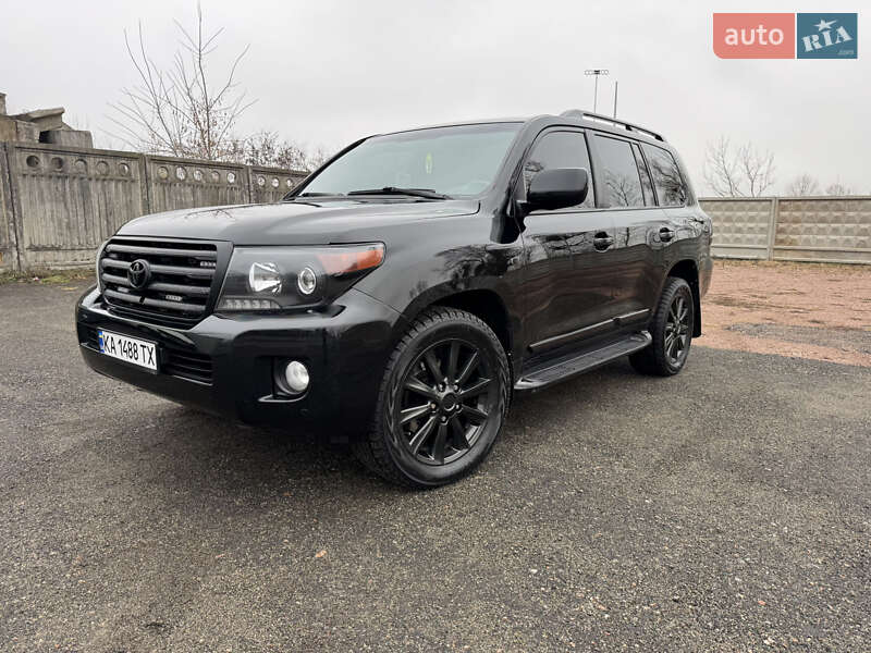 2011 toyota land cruiser 200