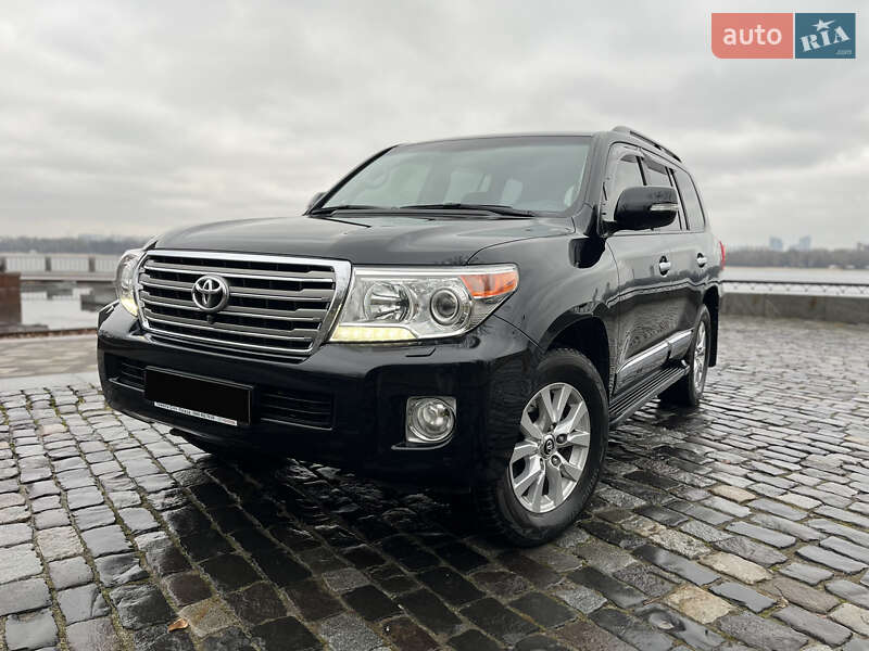 2012 toyota land cruiser