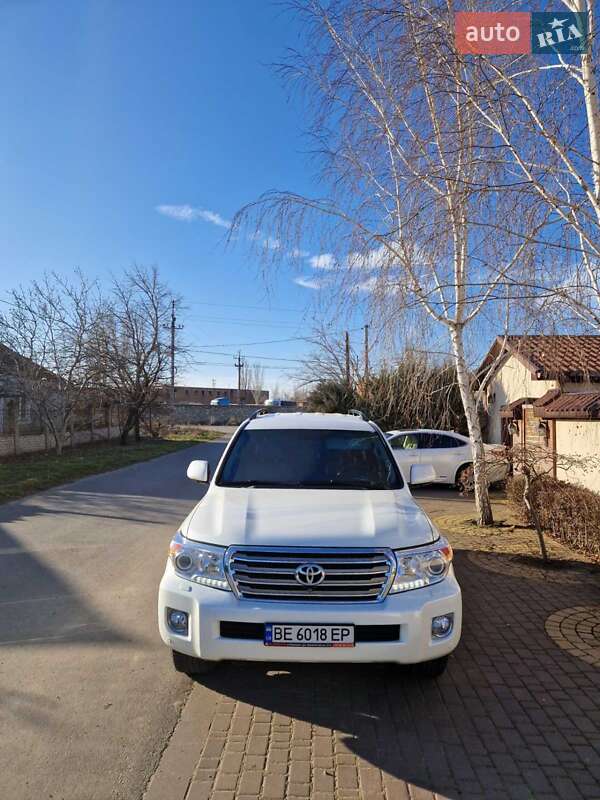 2012 toyota land cruiser