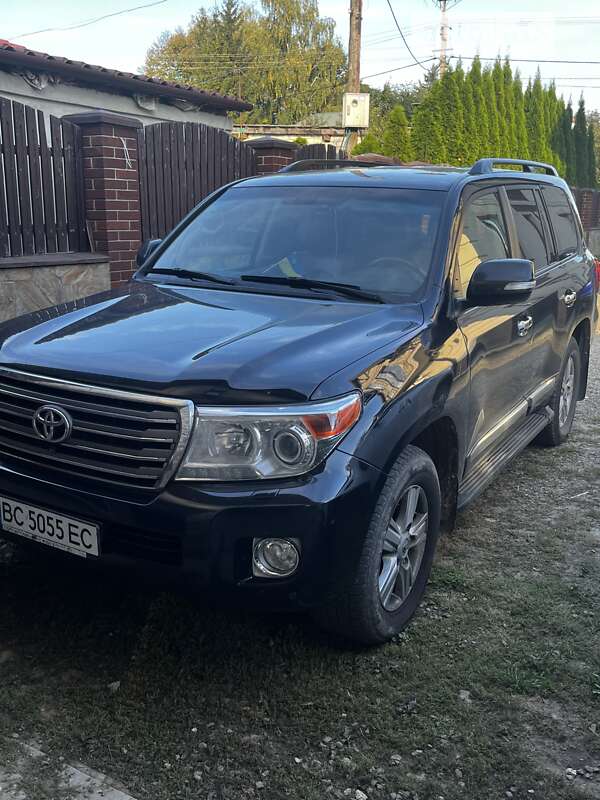 2013 toyota land-cruiser-200