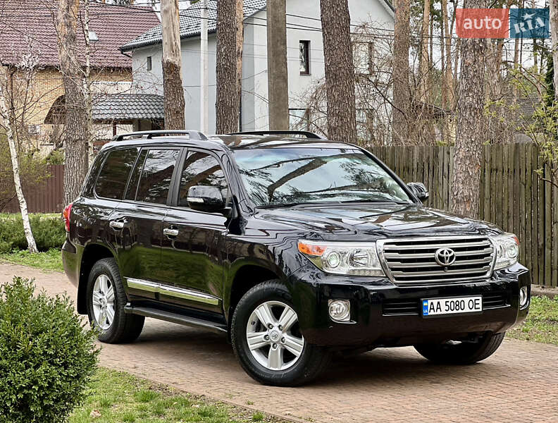 2013 toyota land cruiser
