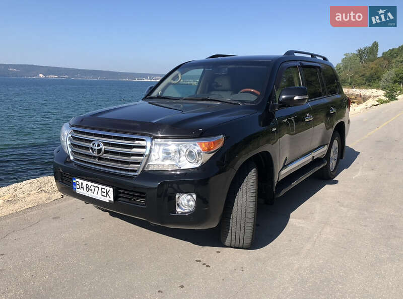 2014 toyota land-cruiser-200