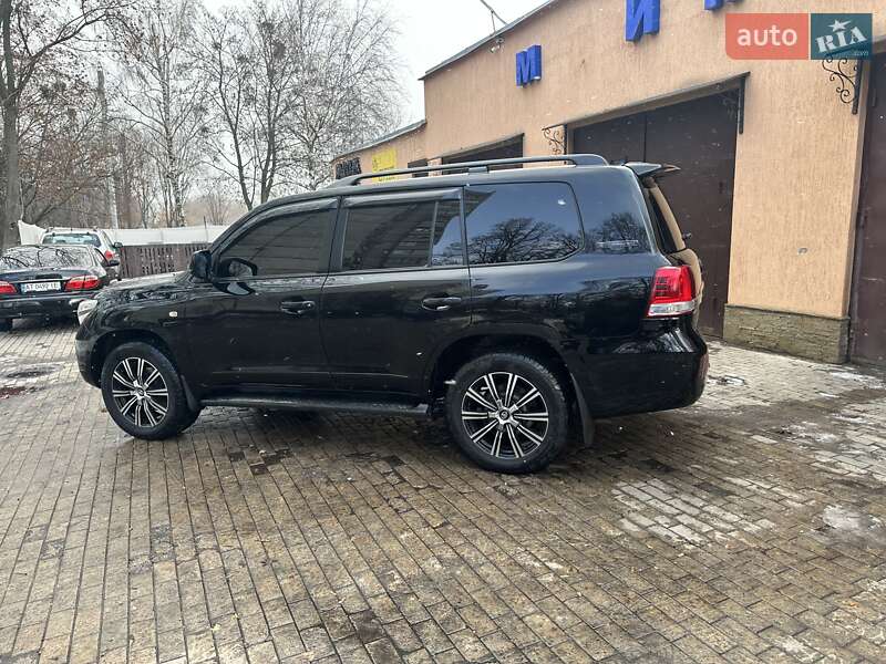 2011 toyota land cruiser