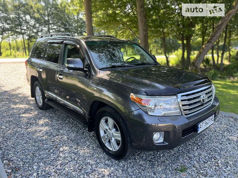 2012 toyota land cruiser