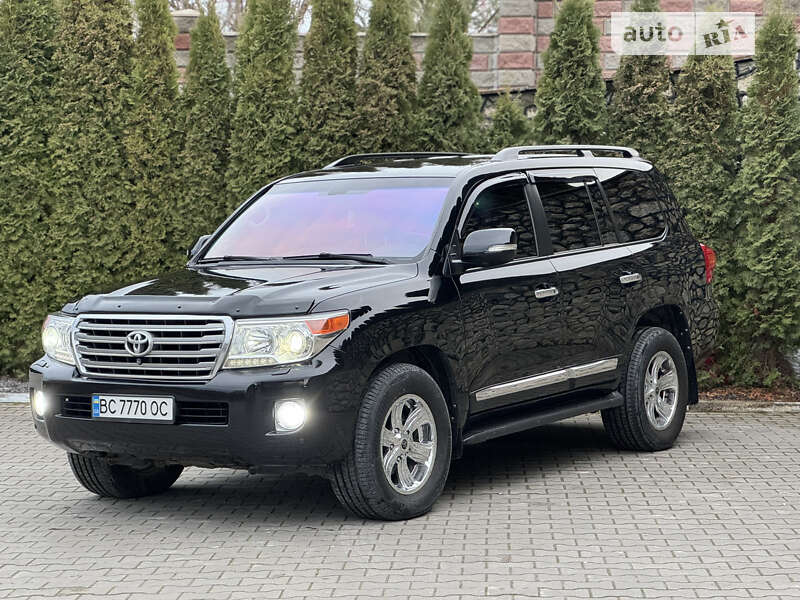 2013 toyota land cruiser 200