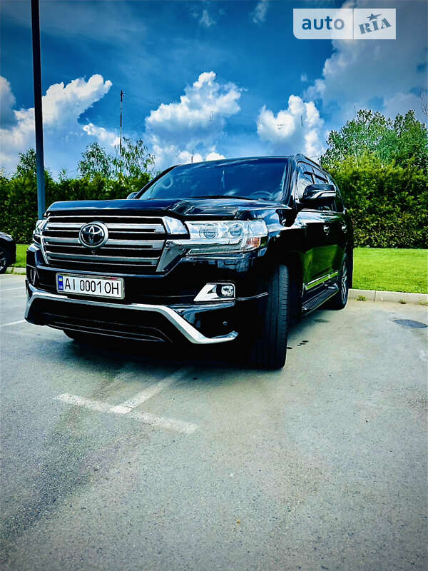2013 toyota land cruiser 200