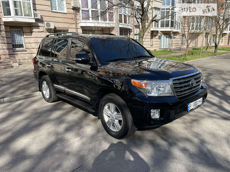 2013 toyota land cruiser 200