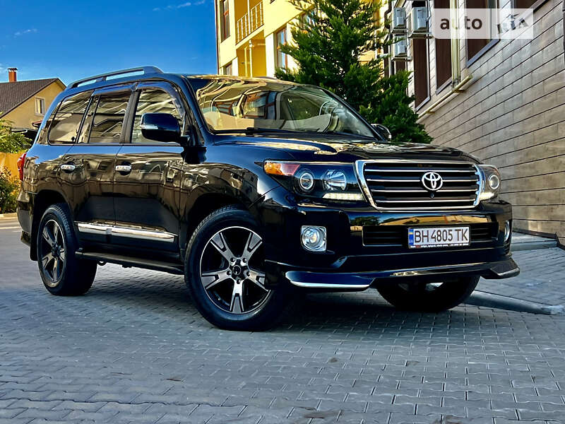 2014 toyota land cruiser 200