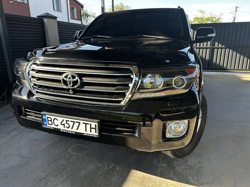 2014 toyota land cruiser 200