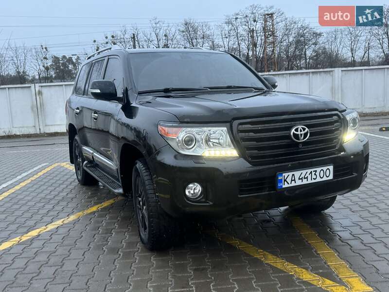 2014 toyota land cruiser 200