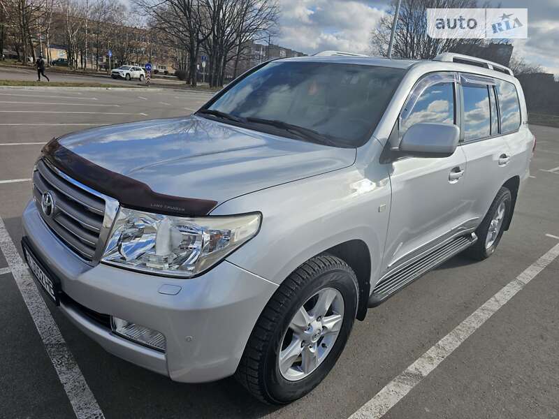 2011 toyota land cruiser