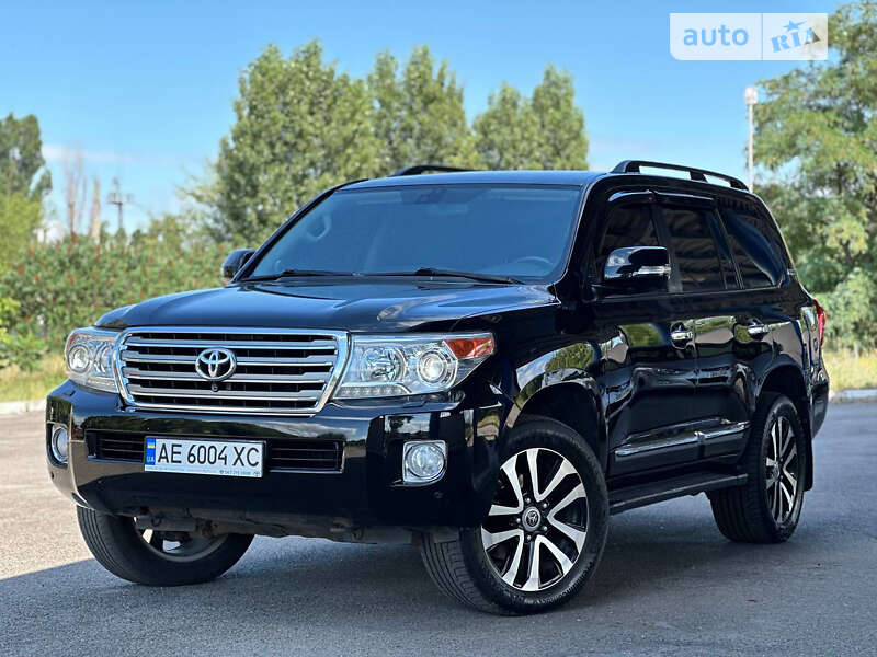 2012 toyota land cruiser 200