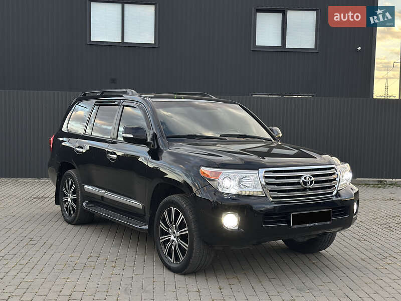 2012 toyota land cruiser 200