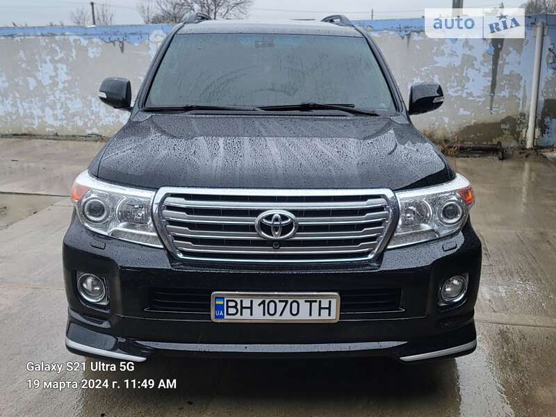 2012 toyota land cruiser 200