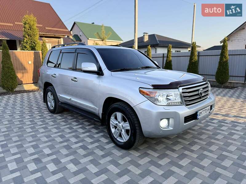 2012 toyota land cruiser