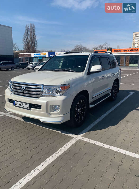 2012 toyota land-cruiser-200