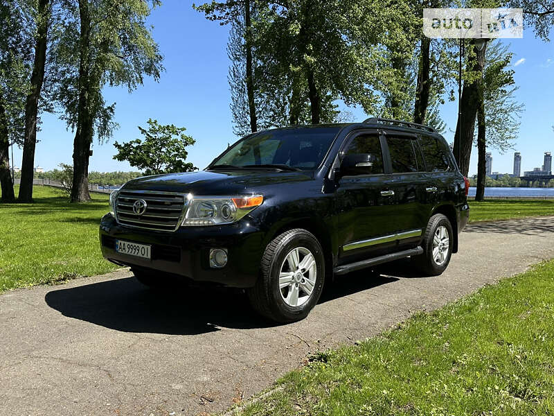 2013 toyota land cruiser