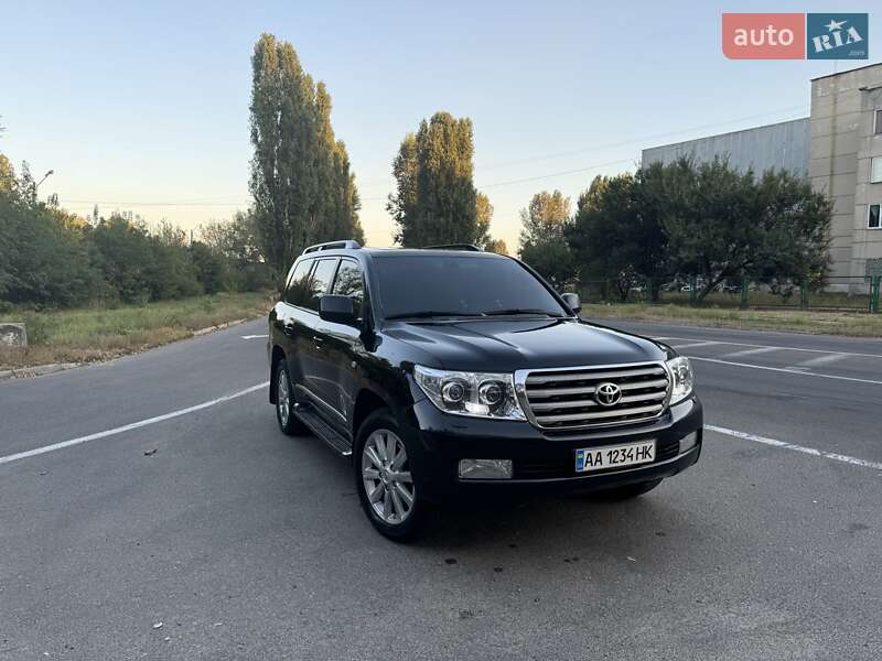 2011 toyota land-cruiser-