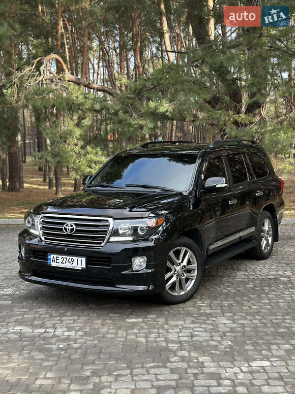 2012 toyota land cruiser 200