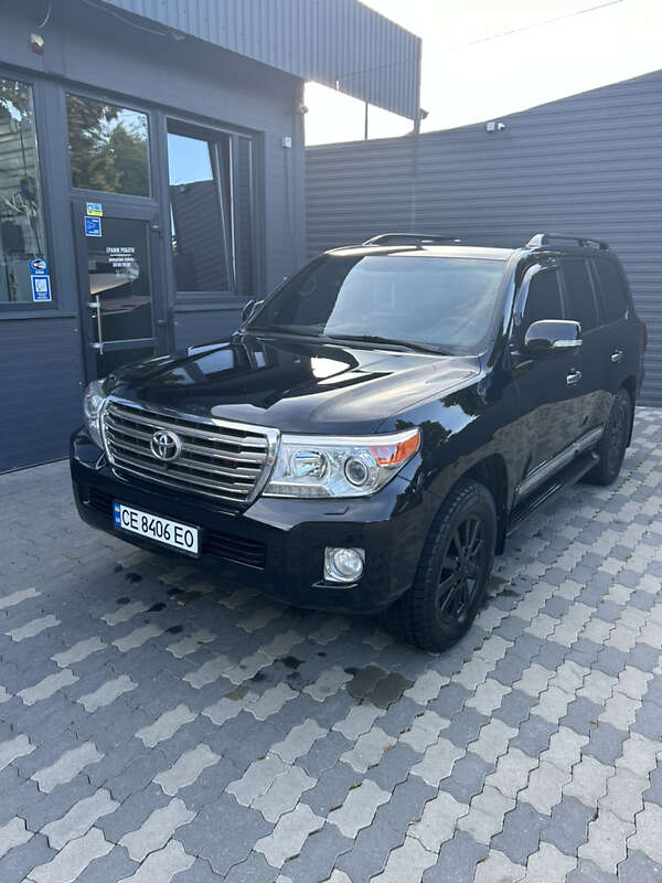 2012 toyota land cruiser 200