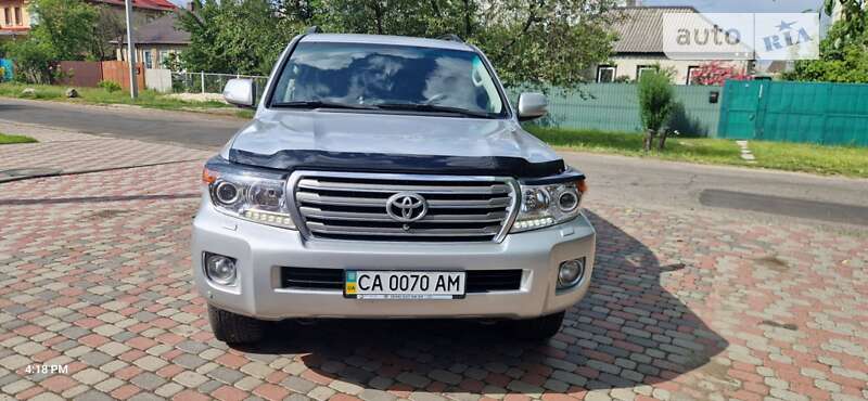 2012 toyota land cruiser 200