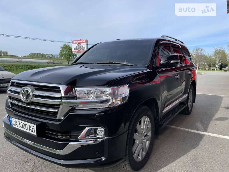 2012 toyota land cruiser 200