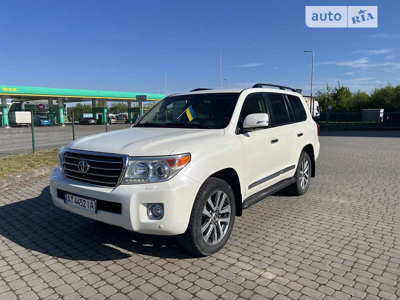 2012 toyota land cruiser 200