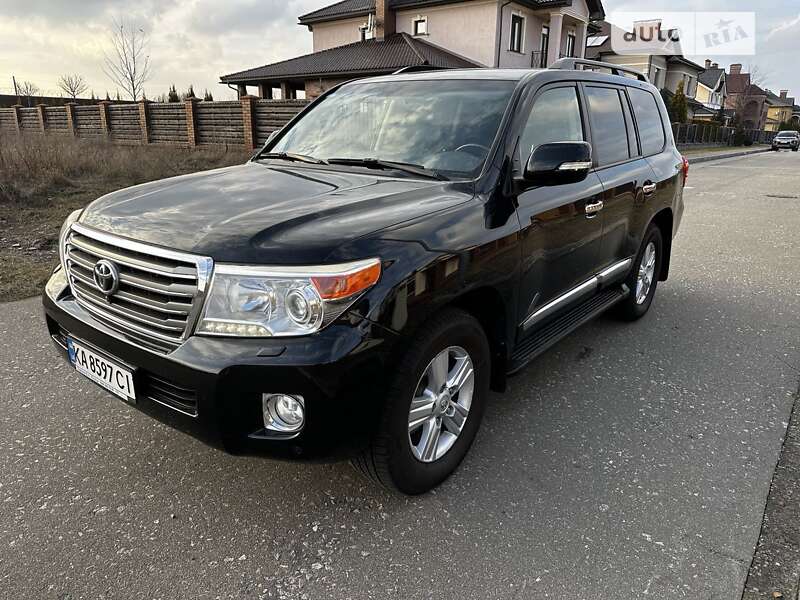 2013 toyota land cruiser 200