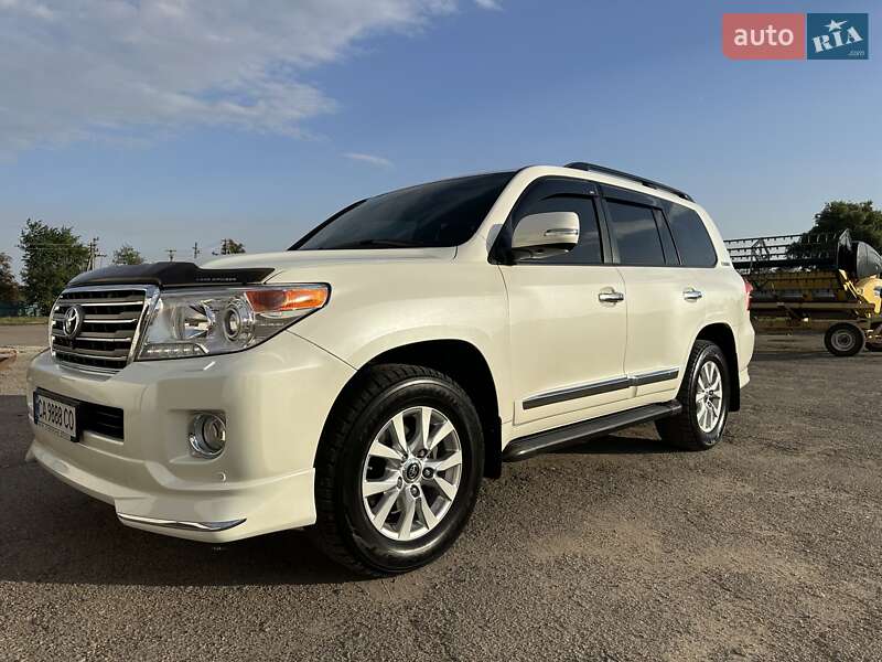 2014 toyota land cruiser 200
