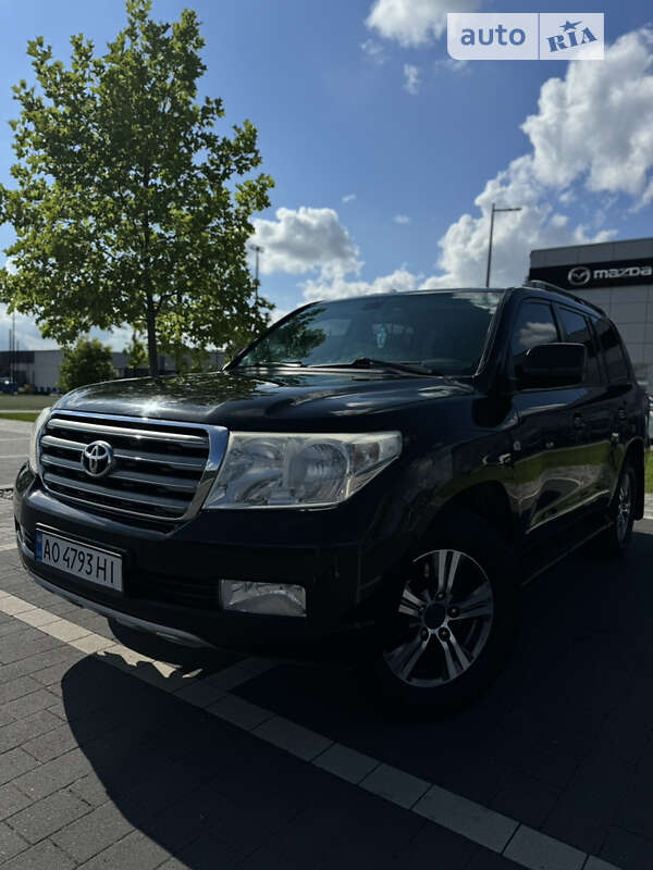 2011 toyota land cruiser