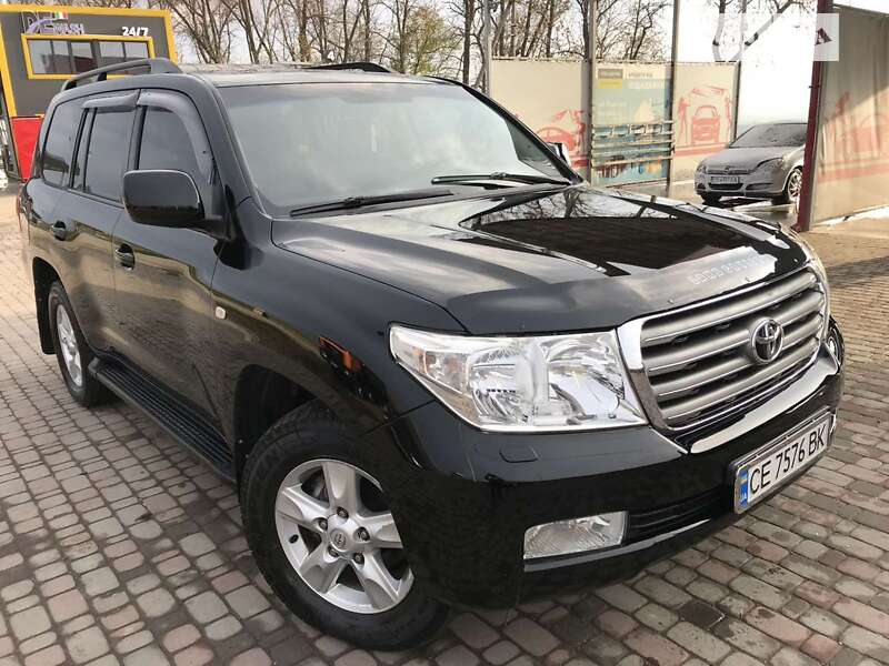 2010 toyota land cruiser 200