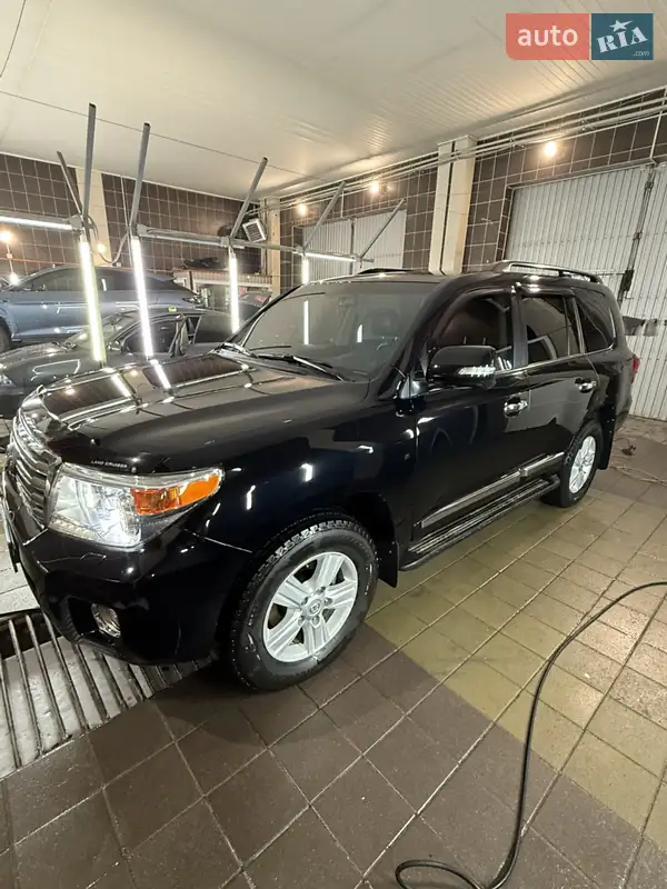 2012 toyota land cruiser