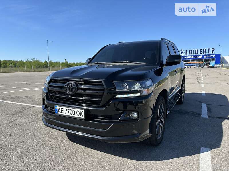 2012 toyota land cruiser 200