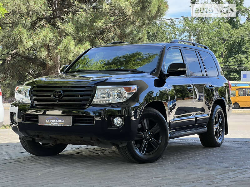 2012 toyota land cruiser 200