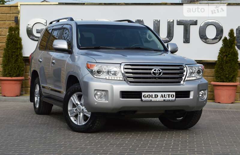2013 toyota land cruiser 200