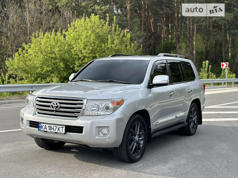 2013 toyota land cruiser