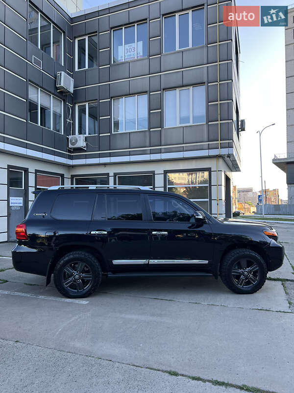 2014 toyota land cruiser 200