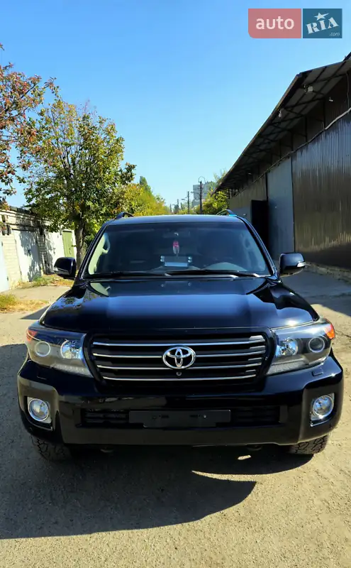 2014 toyota land cruiser 200