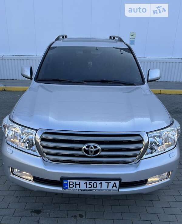 2010 toyota land cruiser 200