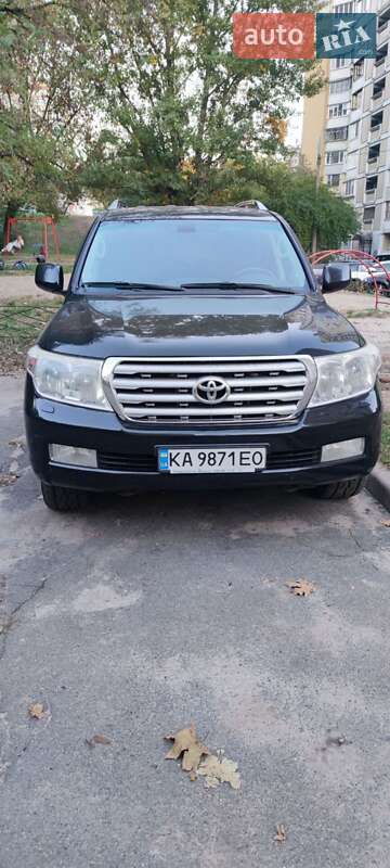 2011 toyota land cruiser 200