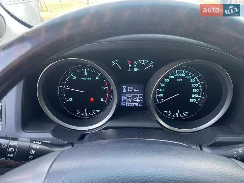 2011 toyota land cruiser 200