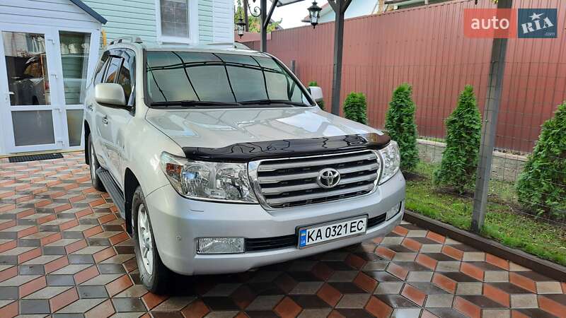 2011 toyota land cruiser