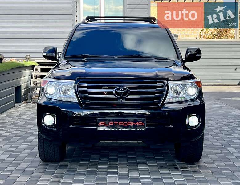 2012 toyota land cruiser 200