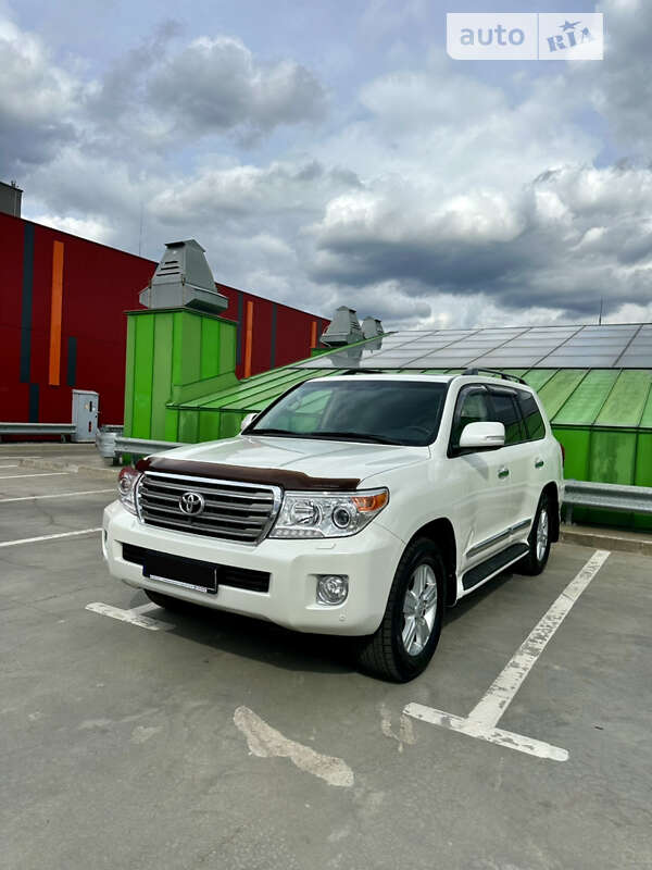 2012 toyota land cruiser