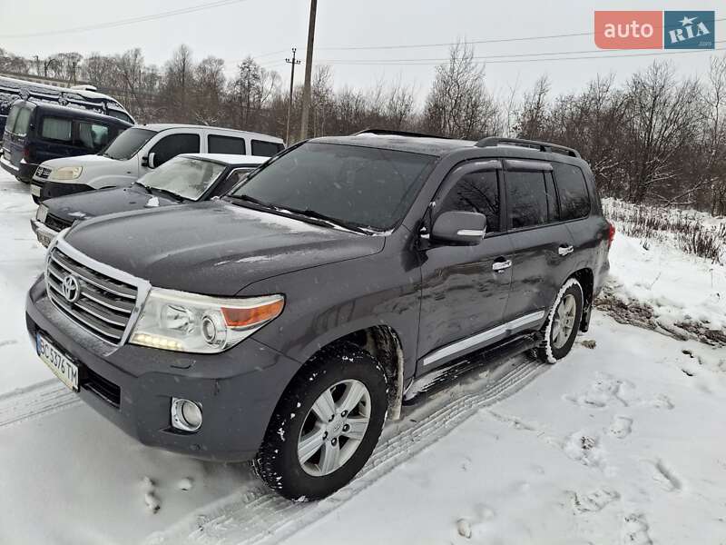 2012 toyota land cruiser 200